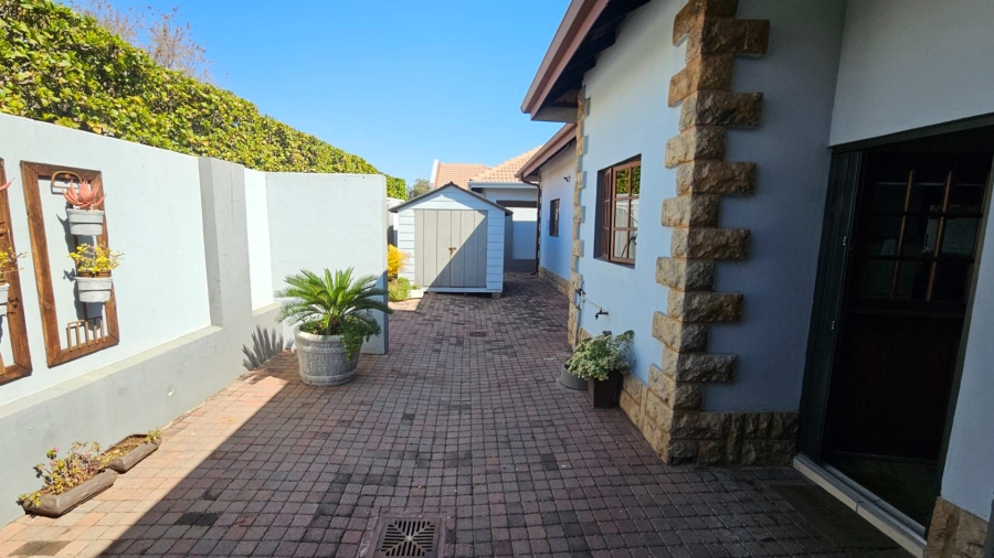 3 Bedroom Property for Sale in Meerhof North West